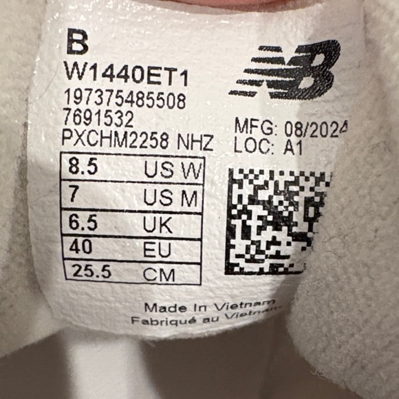 New Balance Women's Beige and White Sneakers 1440 - Picture 6 of 8